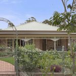 granny flats Moreton