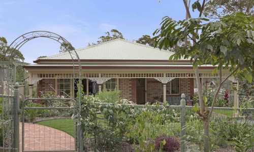 granny flats Moreton